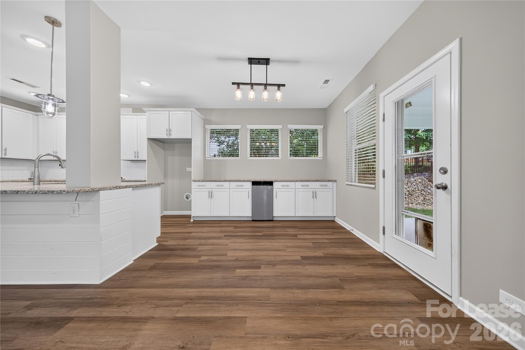 1879 Felts Parkway - Photo 2