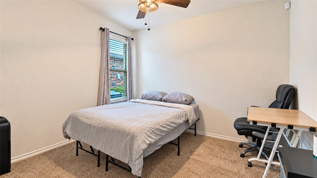 709 Darlington Oak Avenue - Photo 2