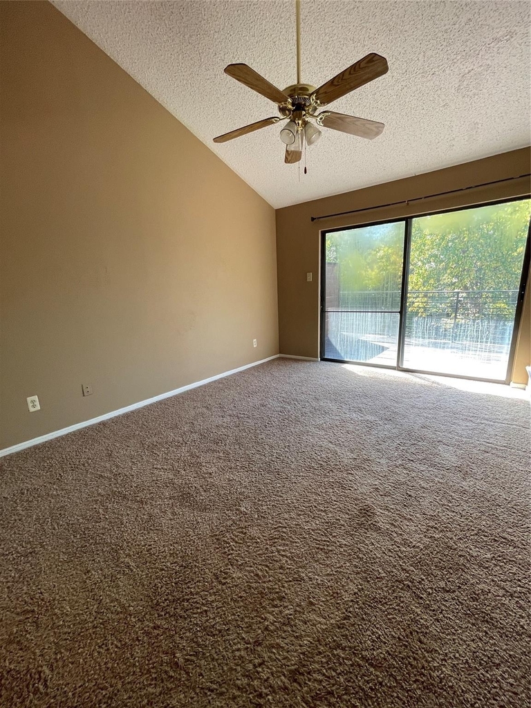 2204 W Park Boulevard - Photo 4