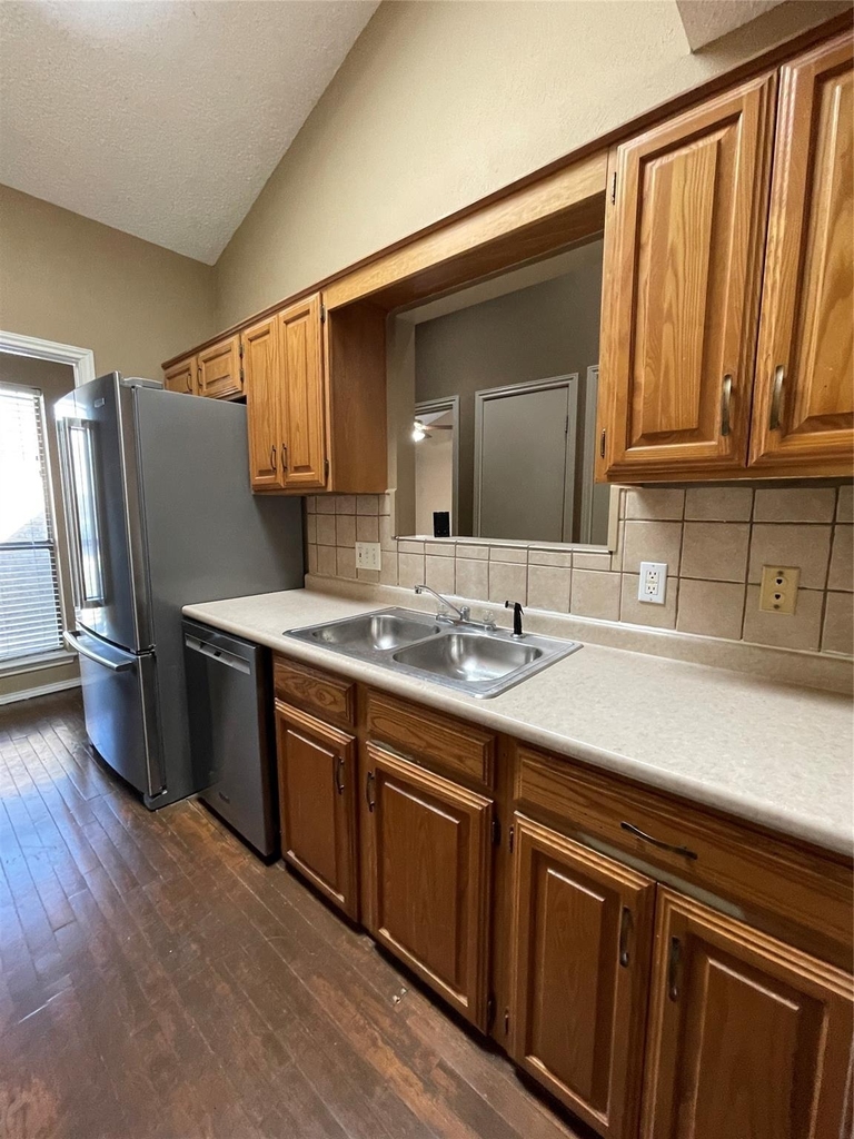 2204 W Park Boulevard - Photo 6