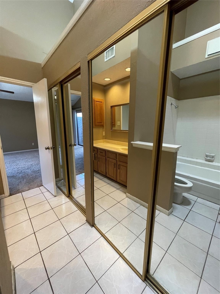 2204 W Park Boulevard - Photo 3