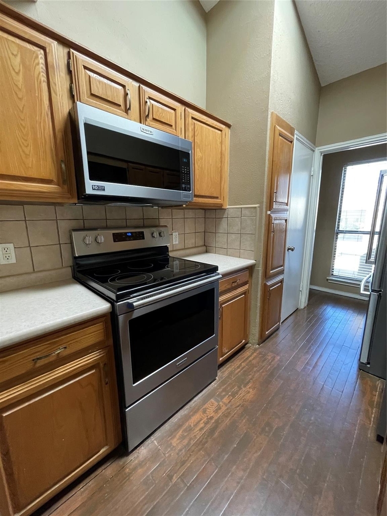 2204 W Park Boulevard - Photo 2
