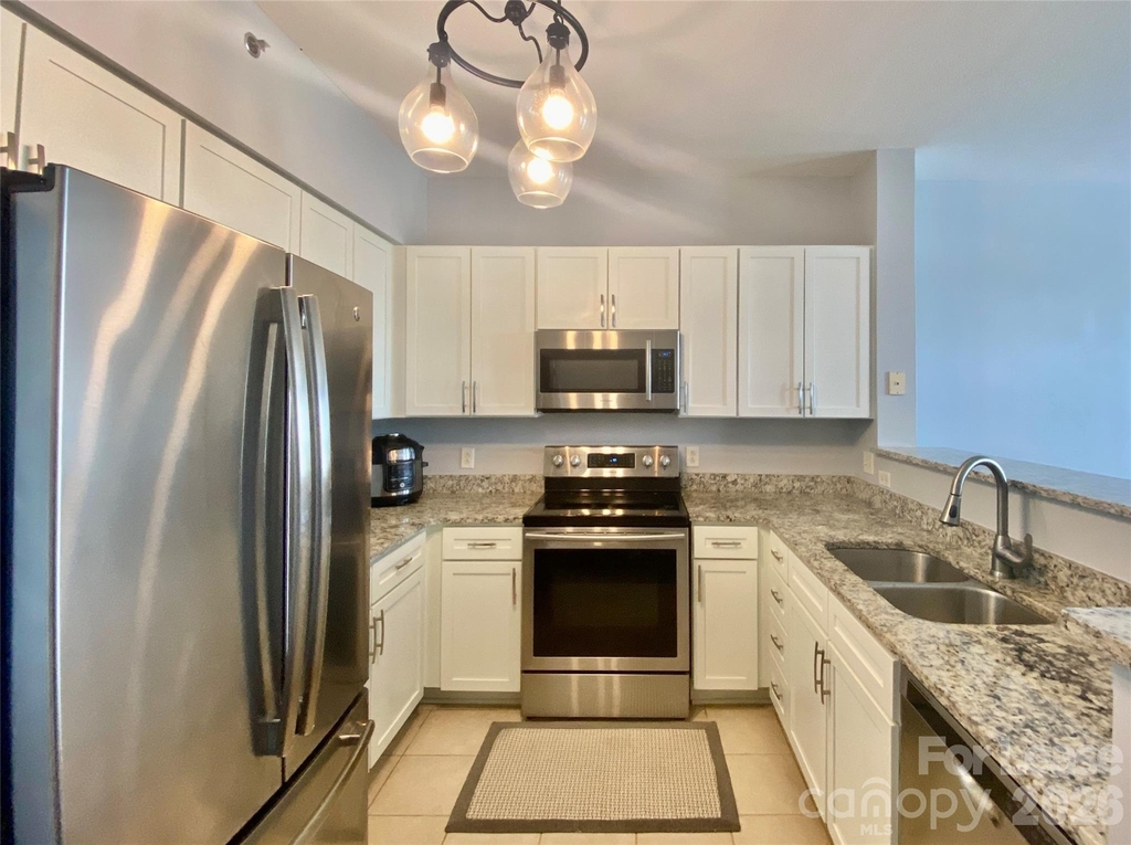 1315 East Boulevard - Photo 2