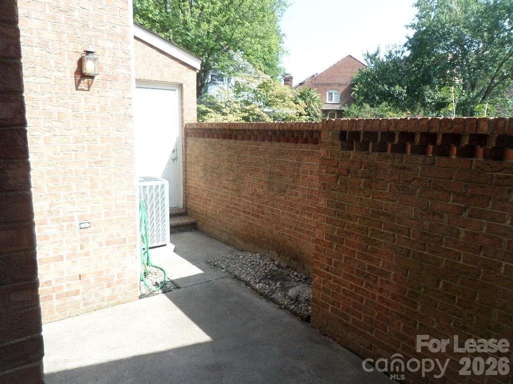 530 N Poplar Street - Photo 10