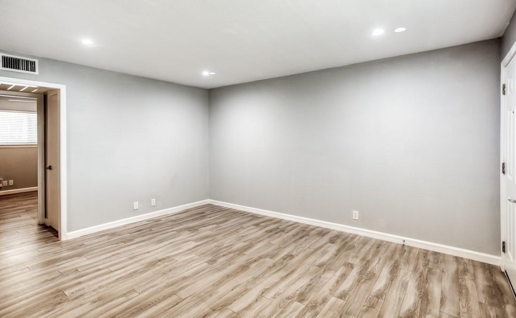 5708 Hudson Street - Photo 5