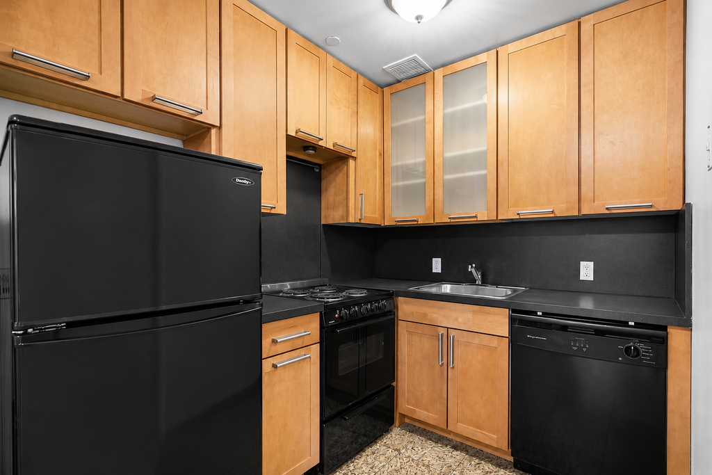 90 Clinton Street - Photo 3