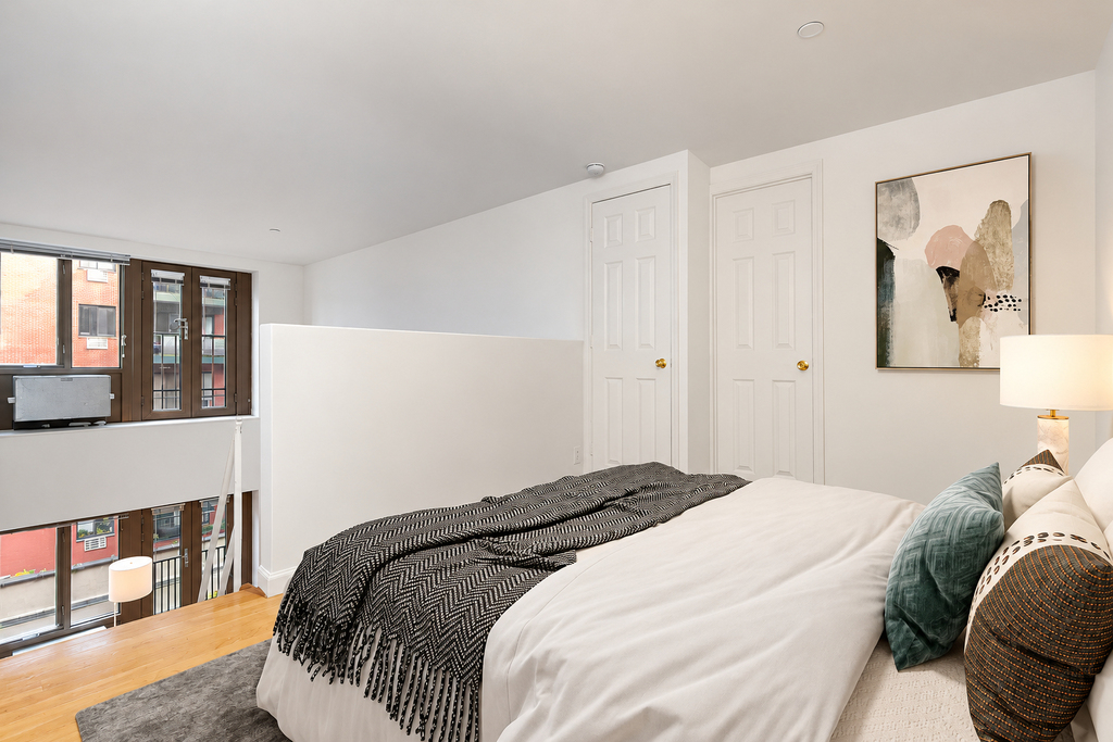 90 Clinton Street - Photo 2