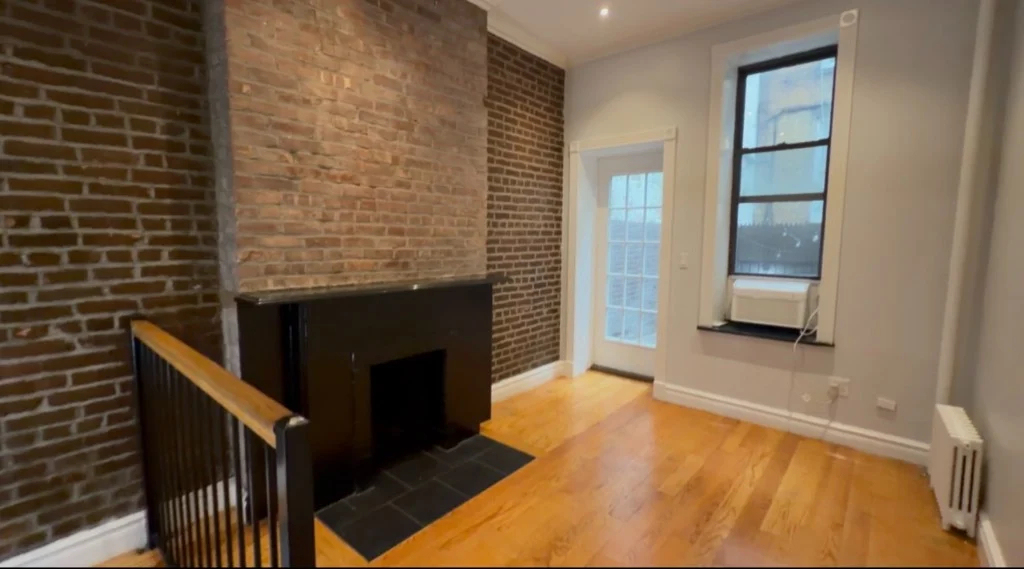 53 Leroy Street - Photo 2