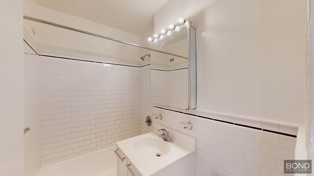 East 79th Street - Photo 4