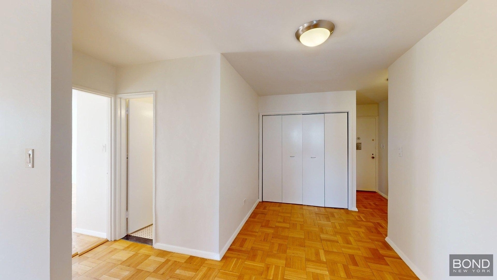 East 79th Street - Photo 3