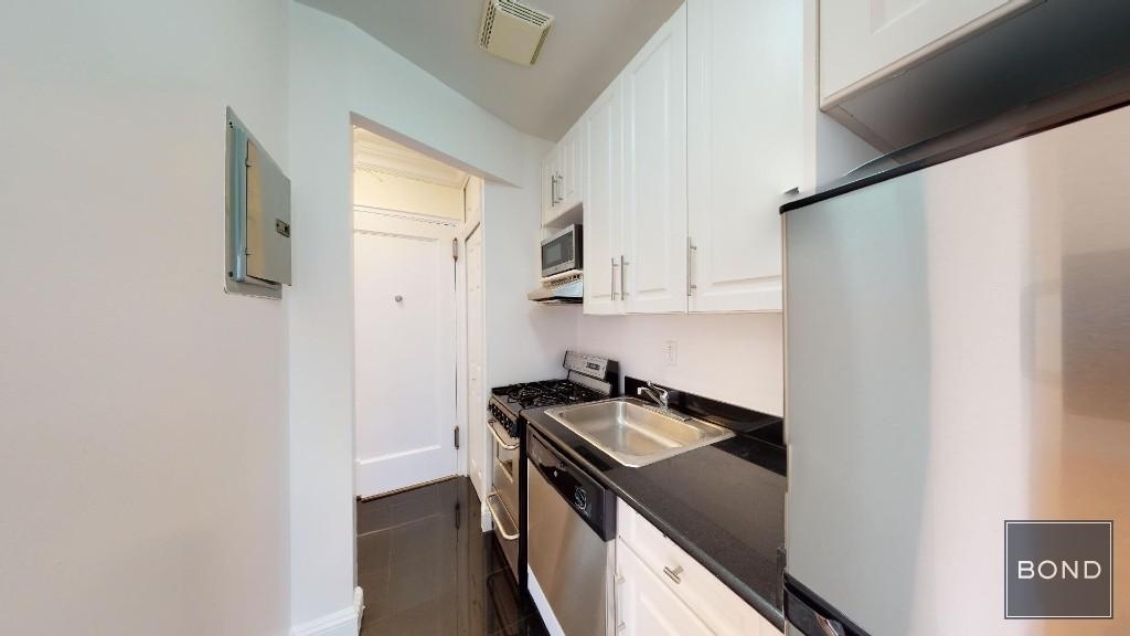 East 78th Street - Photo 8