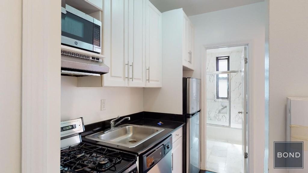 East 78th Street - Photo 9