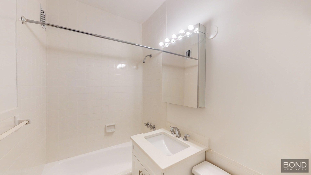 East 49th Street - Photo 5
