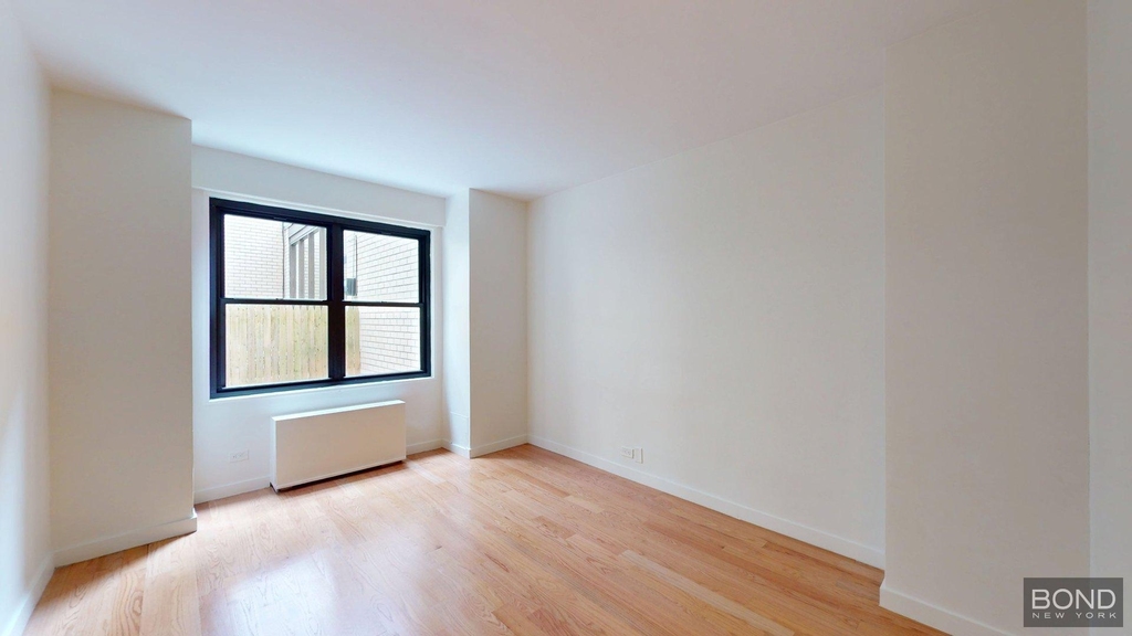 East 49th Street - Photo 1