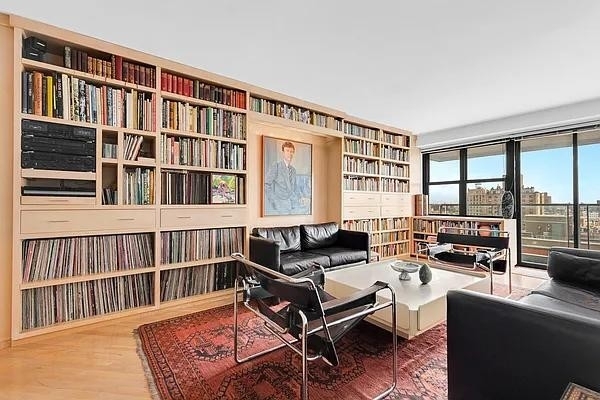 East 9th Street - Photo 15
