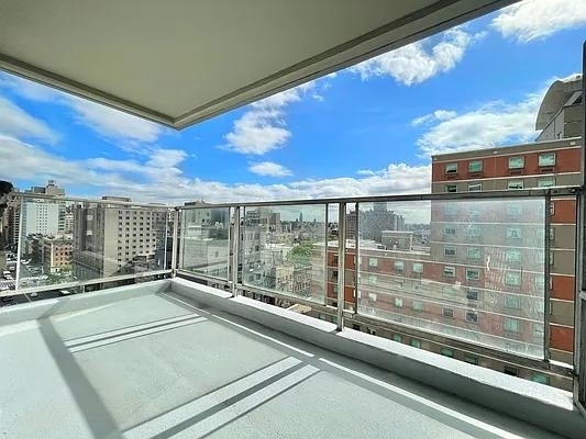 East 9th Street - Photo 16