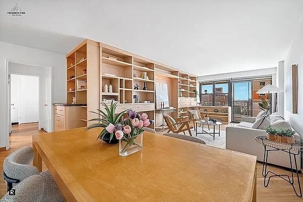East 9th Street - Photo 2