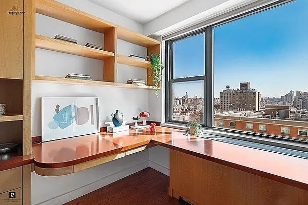 East 9th Street - Photo 9