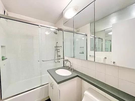 East 9th Street - Photo 11