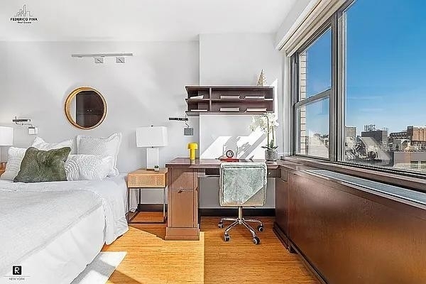 East 9th Street - Photo 10