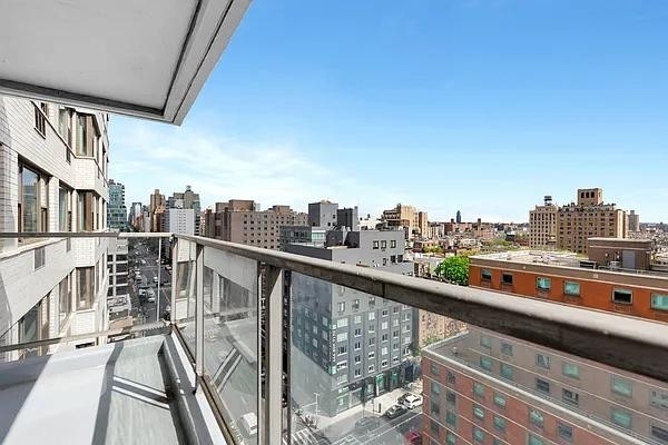 East 9th Street - Photo 17