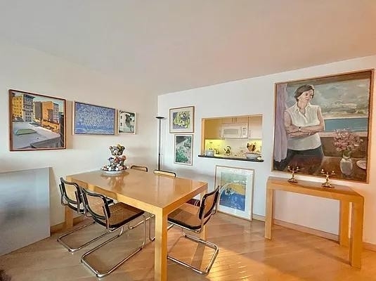 East 9th Street - Photo 18