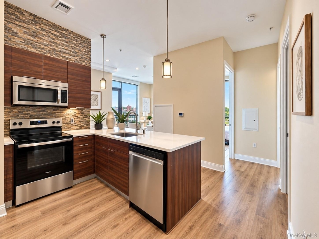 701 Ridge Hill Boulevard - Photo 3