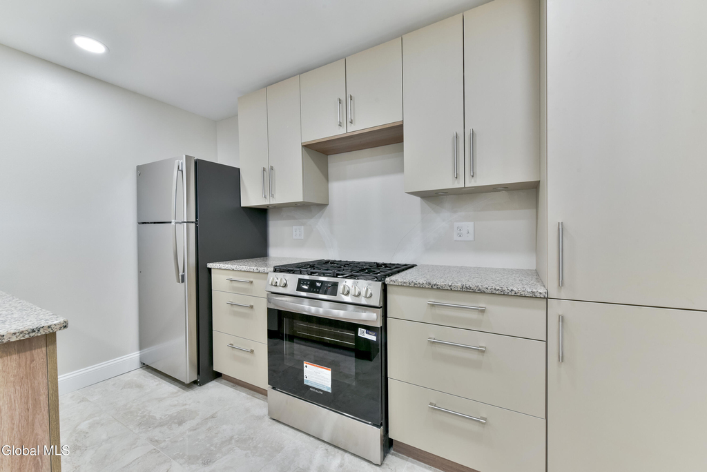 64 Burton Avenue - Photo 5