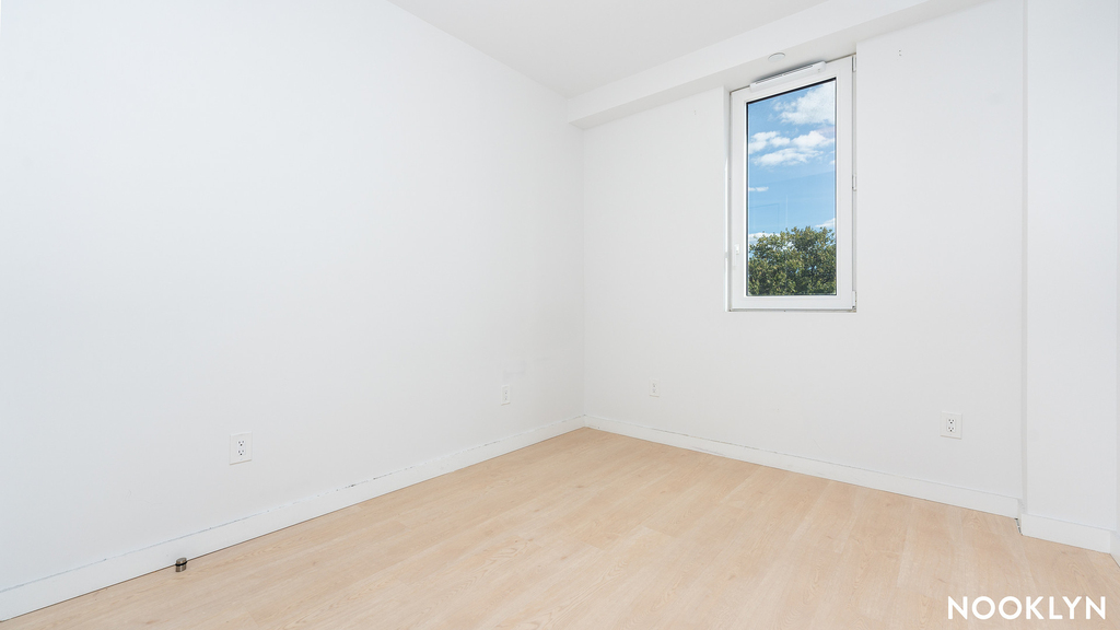 280 Meeker Ave - Photo 4