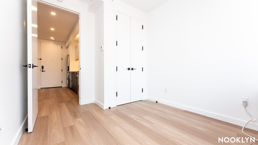 654 Madison St - Photo 14