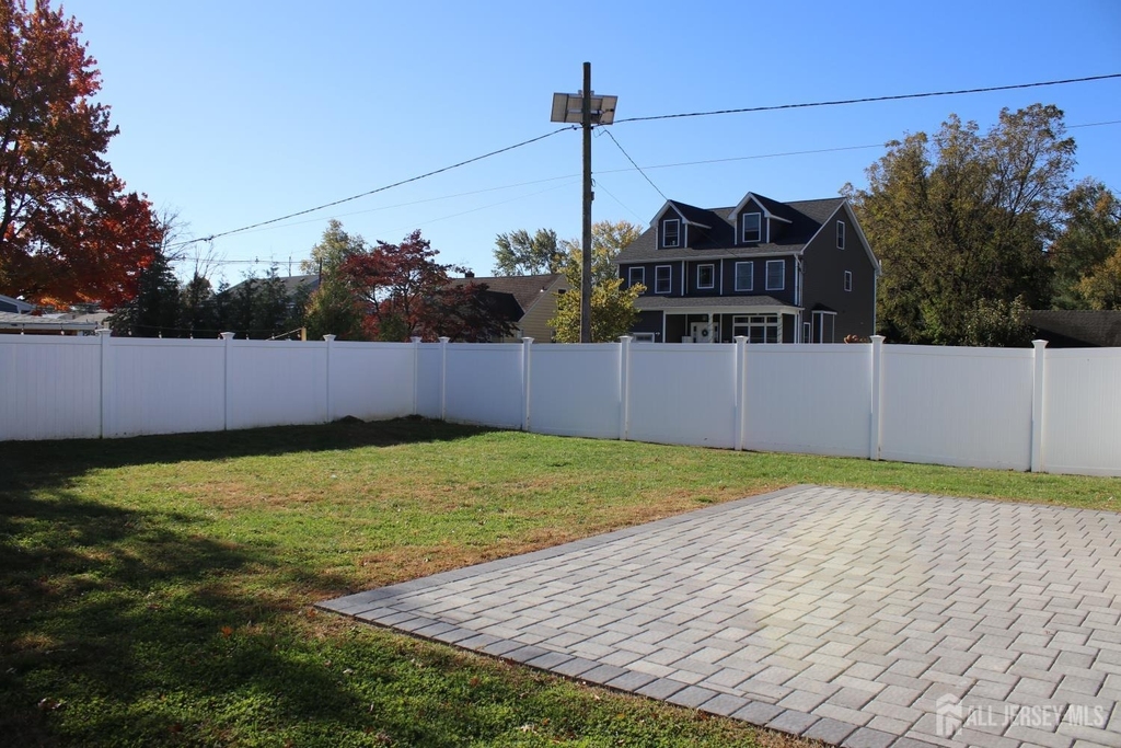 800 Drake Avenue - Photo 6