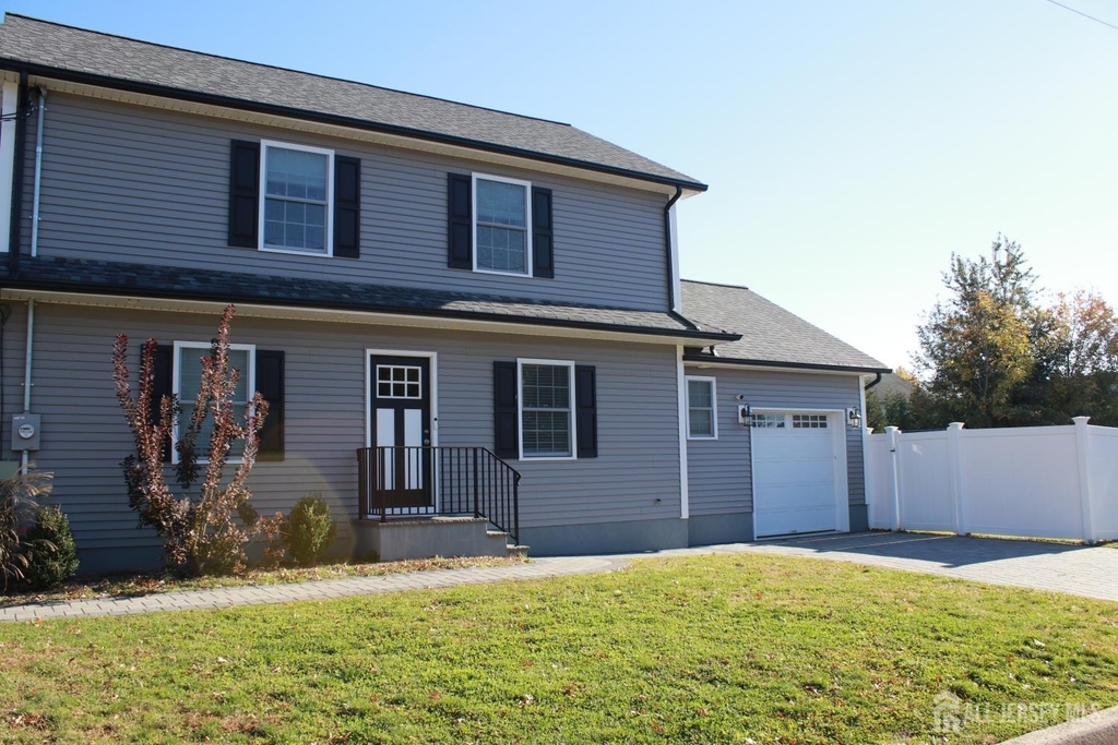 800 Drake Avenue - Photo 2