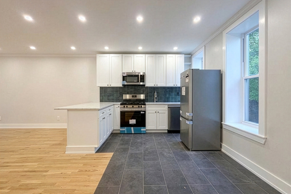 128 E 28th Street - Photo 4