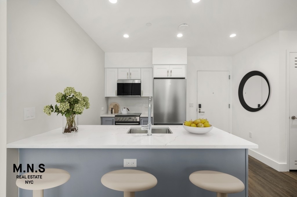 4568 Broadway - Photo 6
