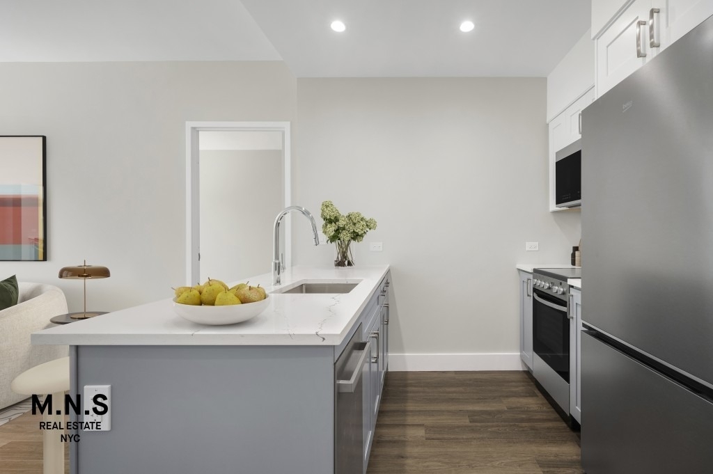 4568 Broadway - Photo 7