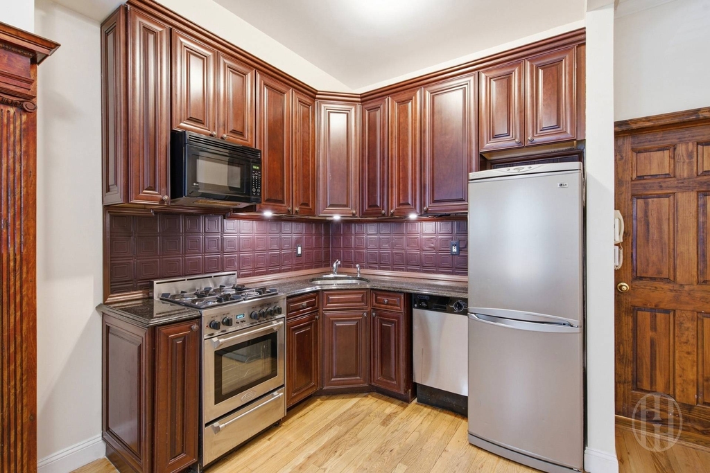 235 W 137th Street - Photo 0