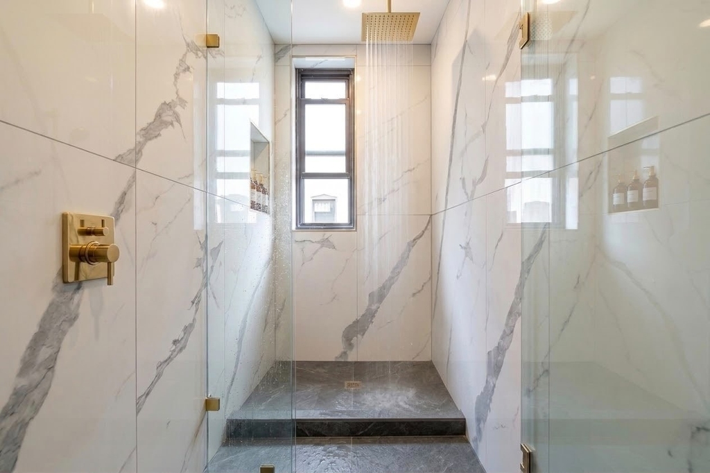 403 E 77th Street - Photo 5