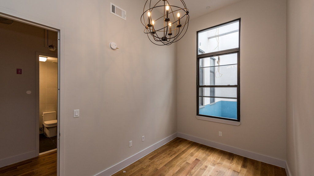 372 Kosciuszko St - Photo 2