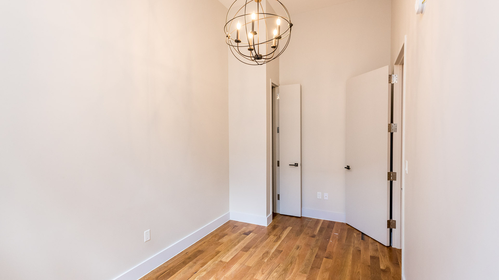 372 Kosciuszko St - Photo 7