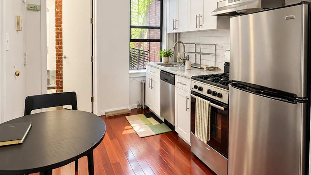 649 Prospect Pl - Photo 2