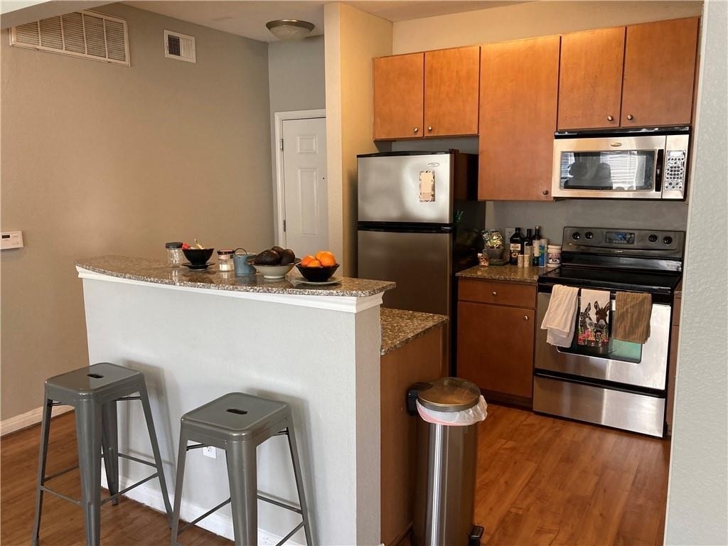 2502 Leon St - Photo 4