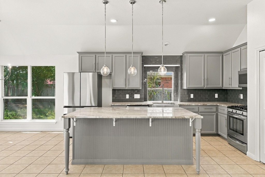 6309 Clarion Dr - Photo 3