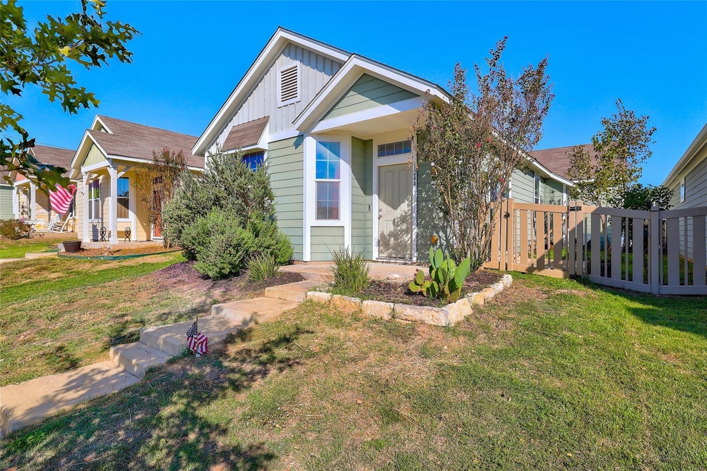 1244 Nevarez Dr - Photo 3