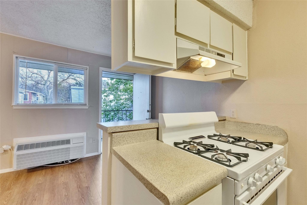 400 W 34th St - Photo 8