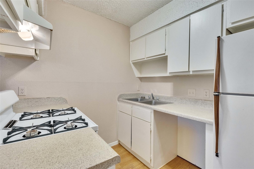 400 W 34th St - Photo 10