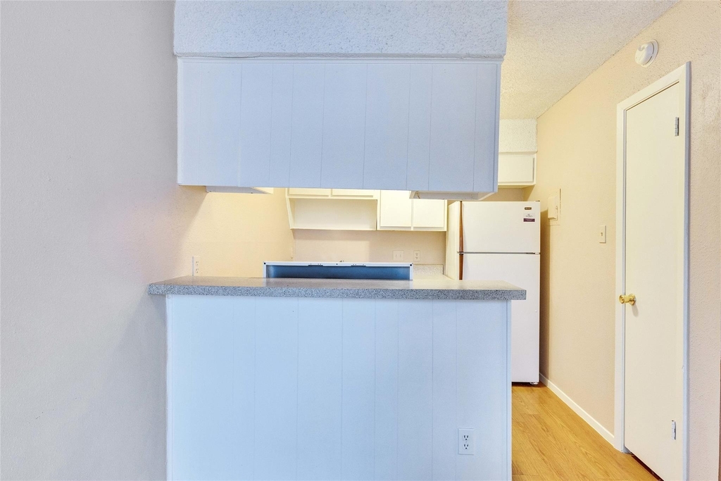 400 W 34th St - Photo 5