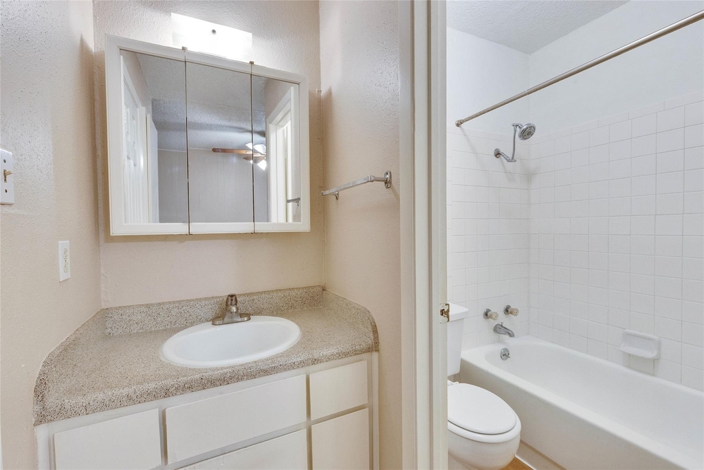 400 W 34th St - Photo 18