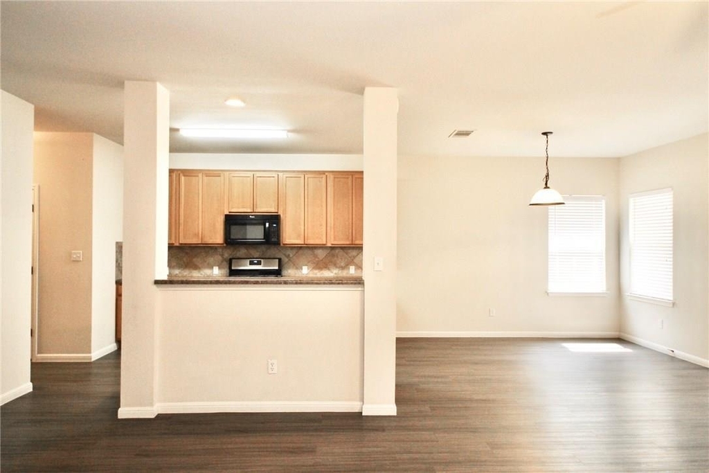 9521 Stanwich Dr - Photo 5