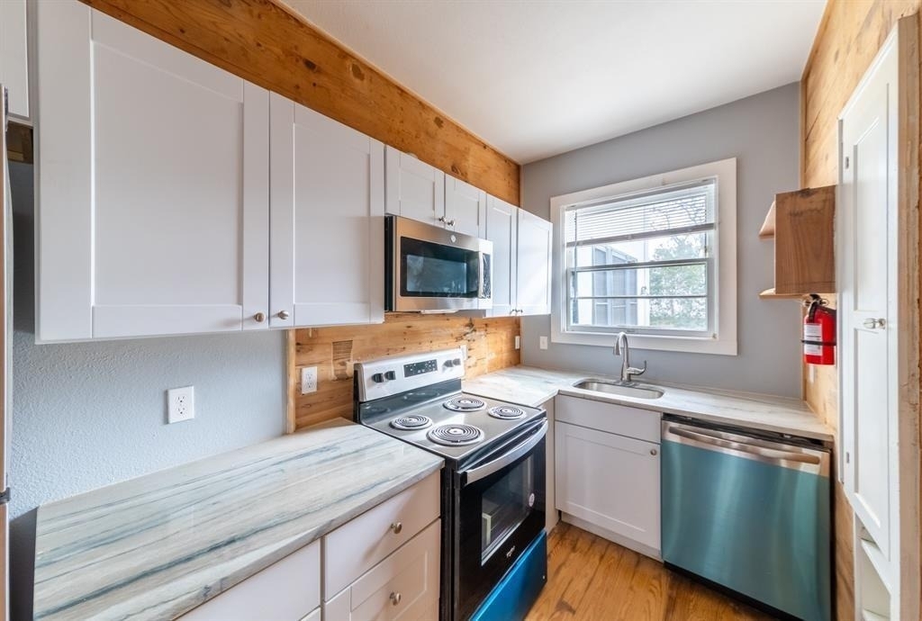 3111 Grooms St - Photo 3