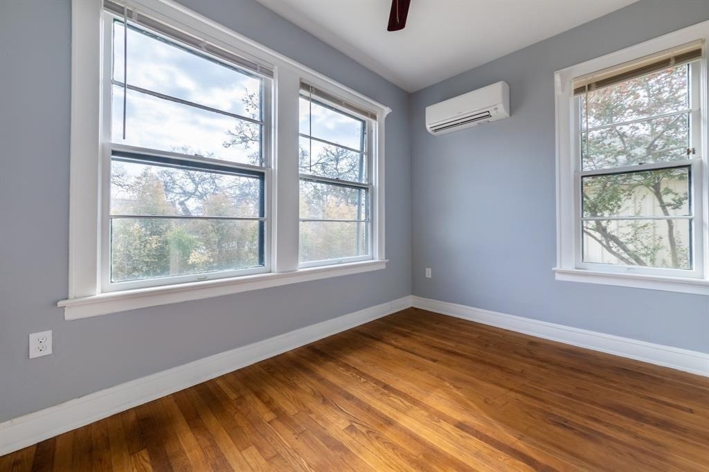3111 Grooms St - Photo 2